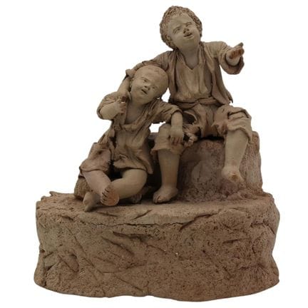 Kinder – Figurenpaar aus roher Terrakotta. Sizilie