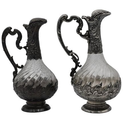 Paire de cruches en cristal et argent, gravées et 