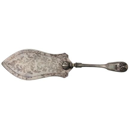 Pelle à gâteau en argent ancien, gravée et repouss