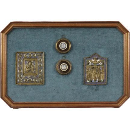 Lot composé de deux émaux et de deux camées. Émaux