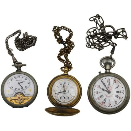 Trois montres de poche. Divers matériaux et finiti