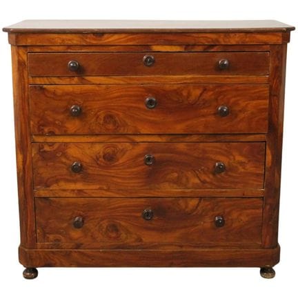 Commode à quatre tiroirs Noyer veiné. Sicile. 19èm