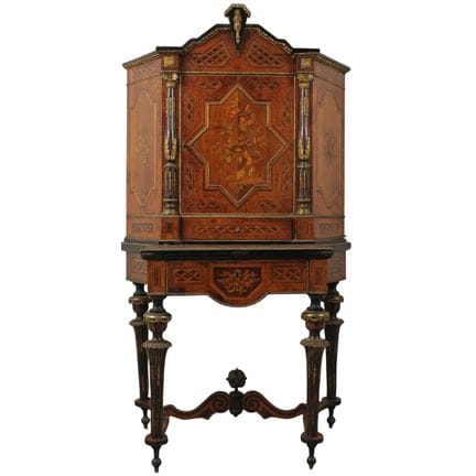 Cabinet en radica magistralement marqueté de motif