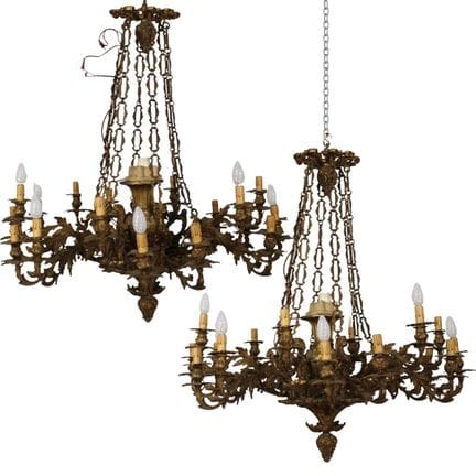 Paire de lustres à dix-huit lumières en bronze, or