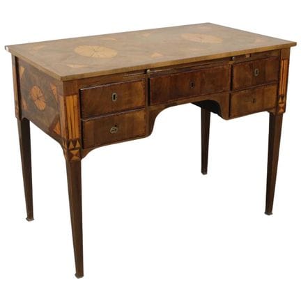 Bureau à cinq tiroirs en noyer, avec marqueterie g