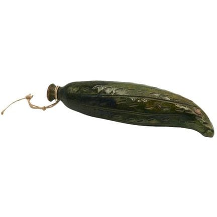Chauffe-mains en majolique en forme de concombre s