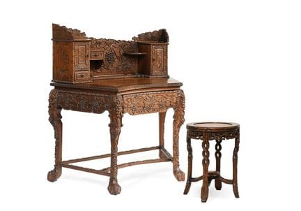 Bureau chinois d’exportation en bois dur sculpté, 