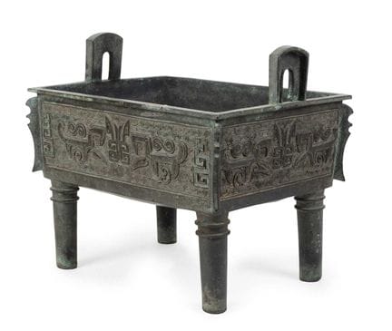 Un encensoir chinois en bronze, de type « Fangding