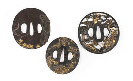 Une tsuba japonaise en fer, XIXe siècle, moulée et
