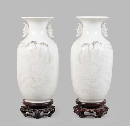 Paire de vases en porcelaine chinoise, de style Qi