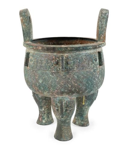 Vase rituel chinois en bronze de type « ding », de