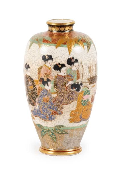Petit vase en faïence de Satsuma, signé Hozan, pér