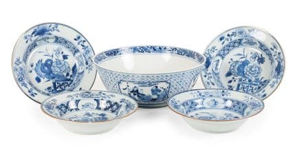 Ensemble de quatre petits plats en porcelaine chin
