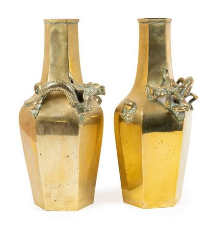 Paire de vases chinois en bronze, portant des marq