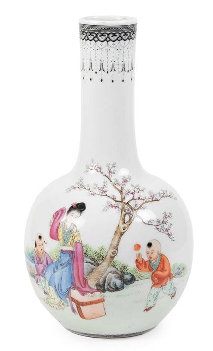 Vase-bouteille en porcelaine chinoise, portant la 