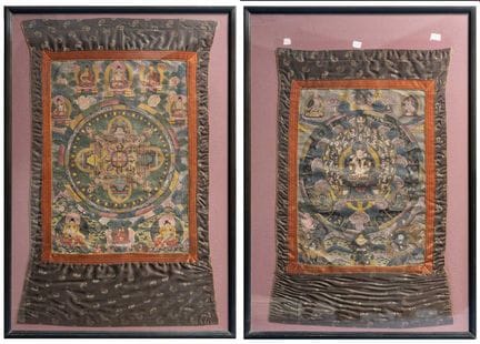 Une paire de thangkas tibétains, de style XVIIIe s
