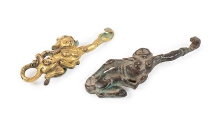 Ein chinesischer Gürtel- bzw. Kleiderhaken aus ver