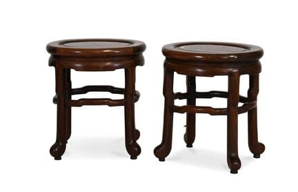 Paire de tables d'appoint ovales chinoises en bois