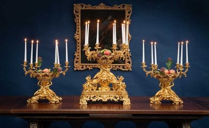 Eine vergoldete Bronzegarnitur aus der Zeit Napole