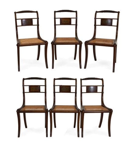 Ein Set aus sechs Esszimmerstühlen im Regency-Stil