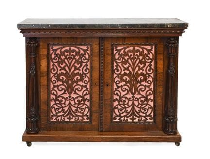 Ein Regency-Seitenschrank aus Palisanderholz, früh