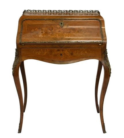 Ein französischer Schreibtisch im Louis-XV-Stil au