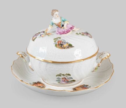 A Meissen Academic Period Porcelain Ecuelle, Cover