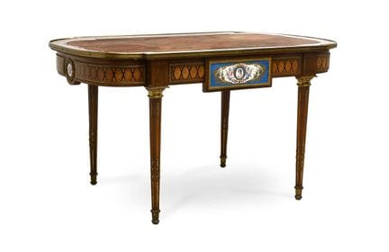 Ein französischer „Bureau Plat“ im Stil Ludwigs XV