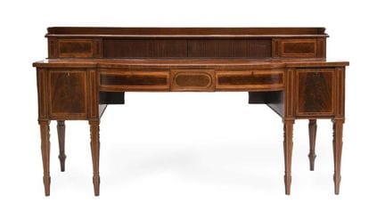 Ein Mahagoni-Sideboard im George-IV-Stil mit gesch