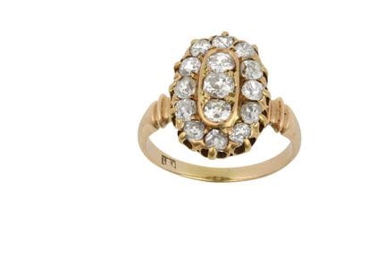 Anello con grappolo di diamanti: tre diamanti a ta