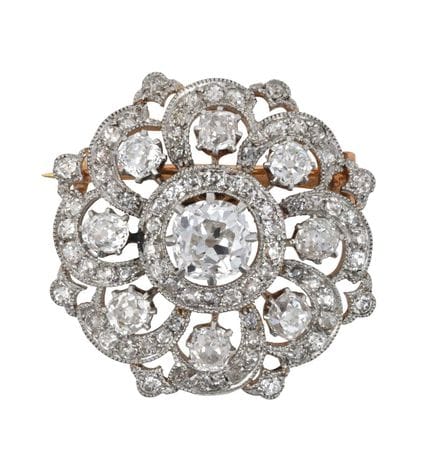 Una spilla con diamanti, risalente al 1880 circa, 