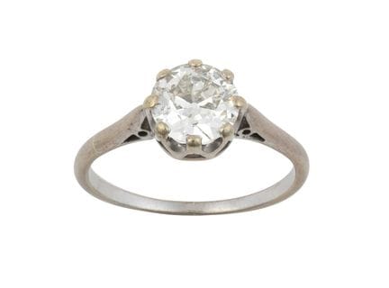 Un anello con diamante solitario: il diamante dal 