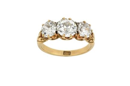 Anello con tre diamanti: i diamanti a taglio antic