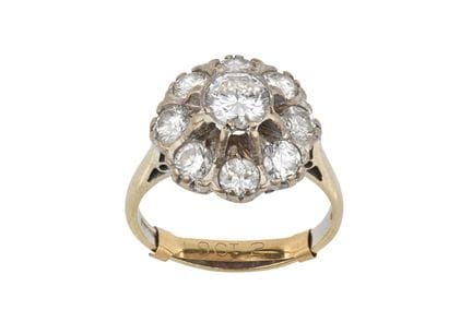 Anello con diamanti a grappolo in oro 18 carati; i
