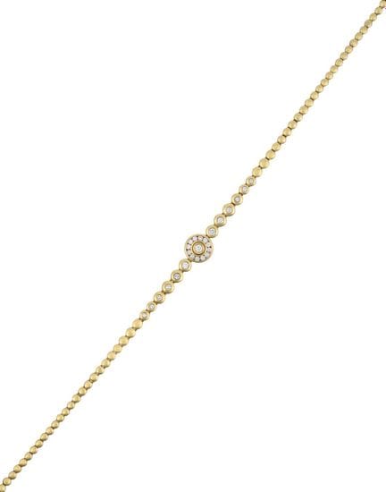 Una collana in oro 18 carati con diamanti, firmata