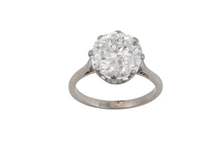 Anello con diamante solitario: diamante a taglio b
