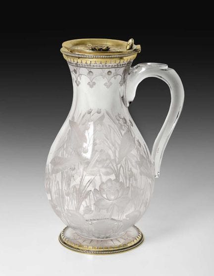 the glass body pear-shaped and on plain spreading 
