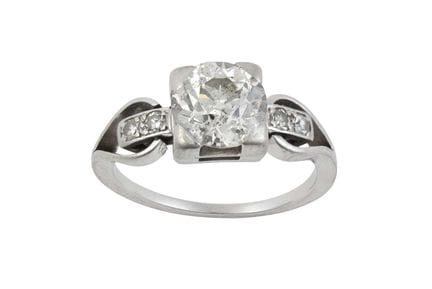 Anello solitario con diamante dal taglio antico, i