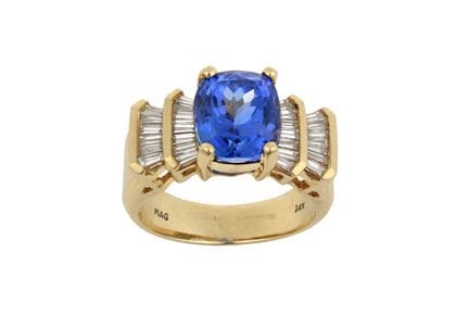 Anello con tanzanite e diamanti: la tanzanite a ta
