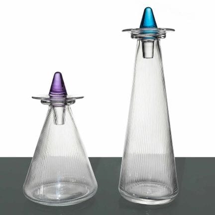 Ein Paar Dekanter aus filigranem Murano-Glas mit f