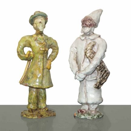 Paar Majolika-Figuren, je 27,5 cm hoch, Signatur a