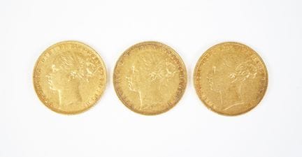 Set of three gold sovereigns: Young Victoria, 1876