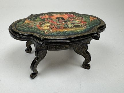 RUSIA, Escuela de Palekh, al estilo de.
Caja lacad