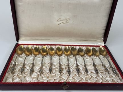 Set aus 12 kleinen Löffeln aus Silber und vergolde