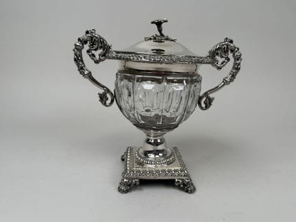 Confiturier ou drageoir en verre ou cristal facett