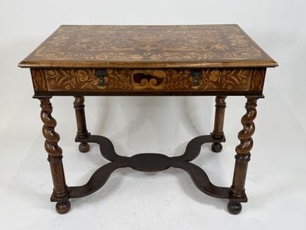 Mesa de escritura rectangular de chapa y marqueter