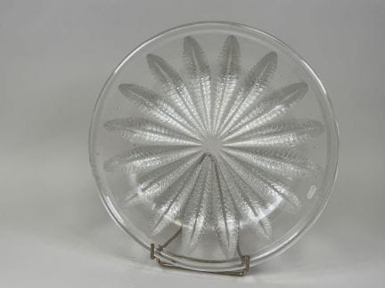 LALIQUE France.
Coupe "Châtaignier" en verre blanc