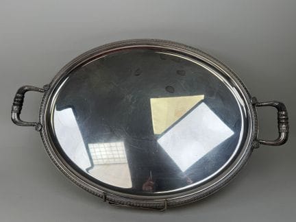 CHRISTOFLE.
Modell MALMAISON.
Großes ovales Tablet