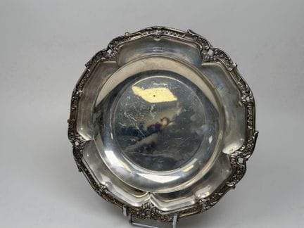 950/1000 silver platter, Minerva hallmark, with a 