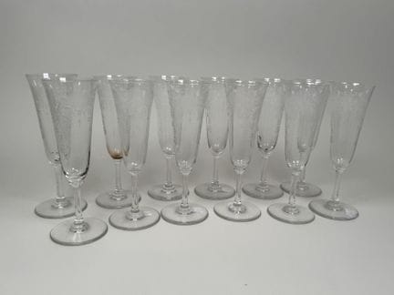 BACCARAT.
Série de 12 flutes à champagne en crista